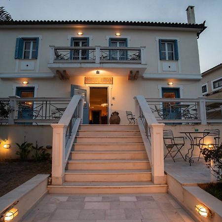 Hotel Argo Galaxidi ภายนอก รูปภาพ