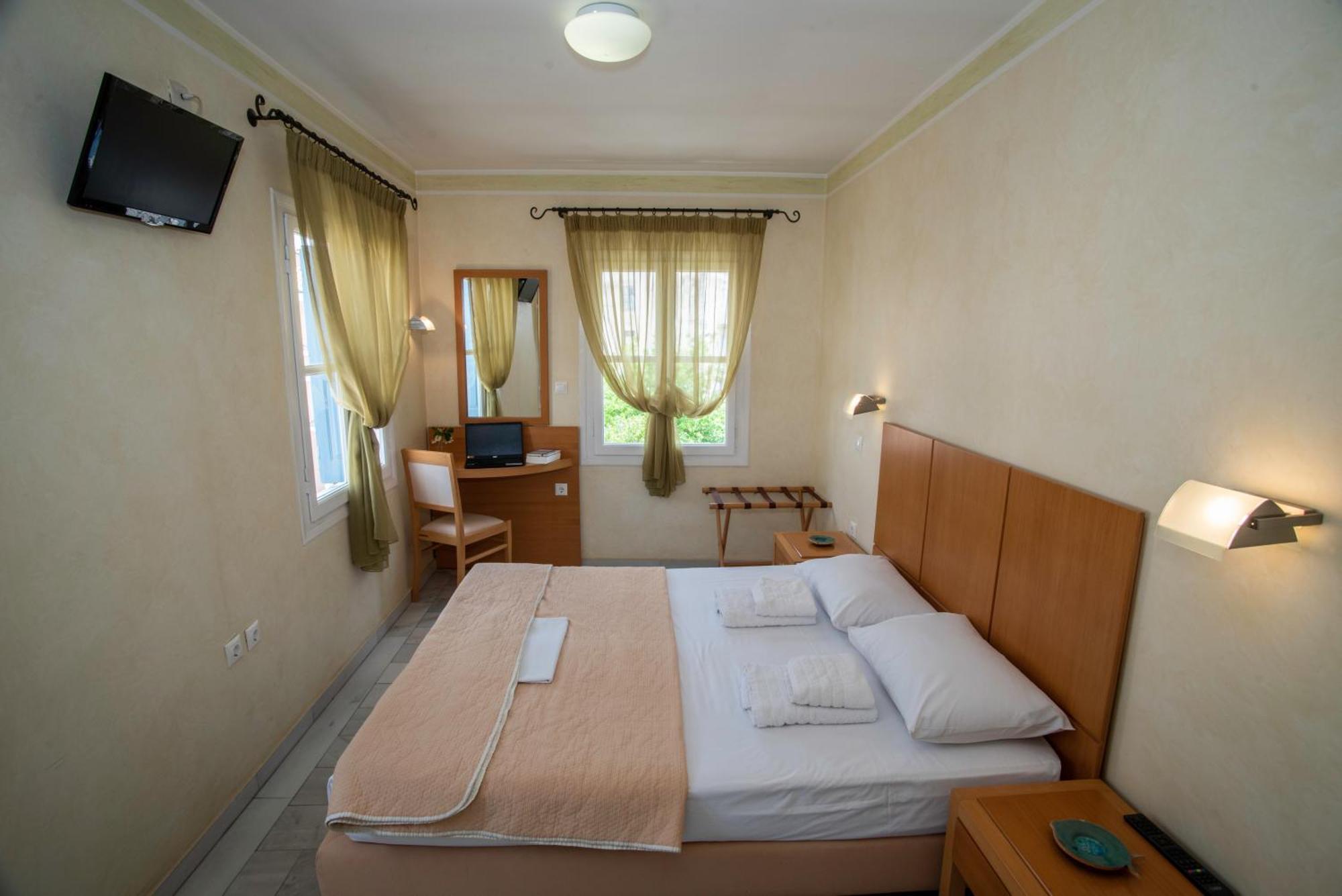 Hotel Argo Galaxidi ภายนอก รูปภาพ