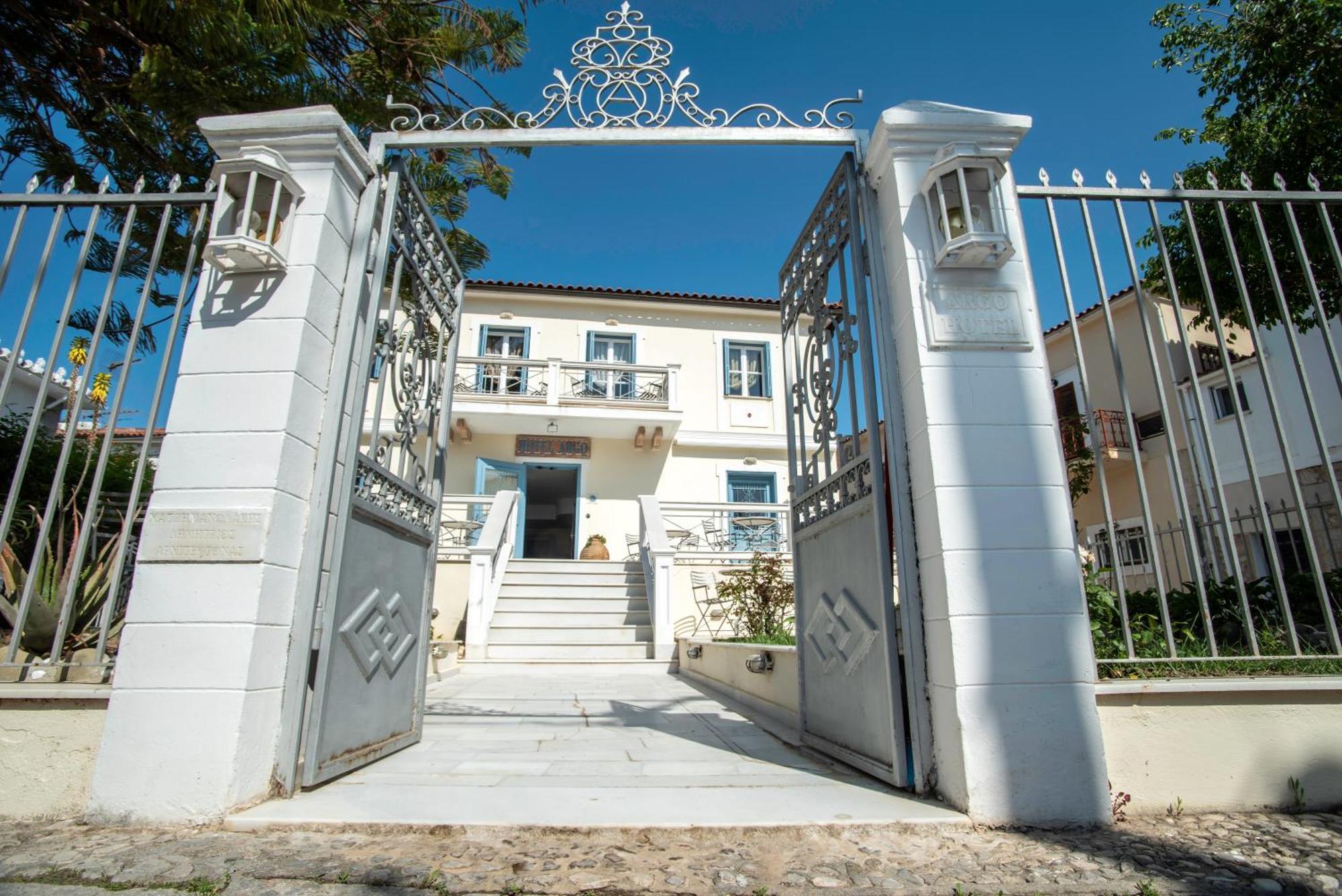 Hotel Argo Galaxidi ภายนอก รูปภาพ